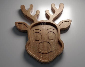 Peut inclure: Une assiette en bois en forme de tête de renne avec un visage souriant. L'assiette est parfaite pour servir des en-cas ou des desserts.