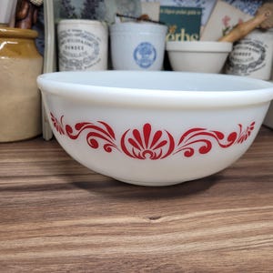 Vintage Pyrex Red Scroll Large Mixing Bowl, 1960s, Vintage Kitchen