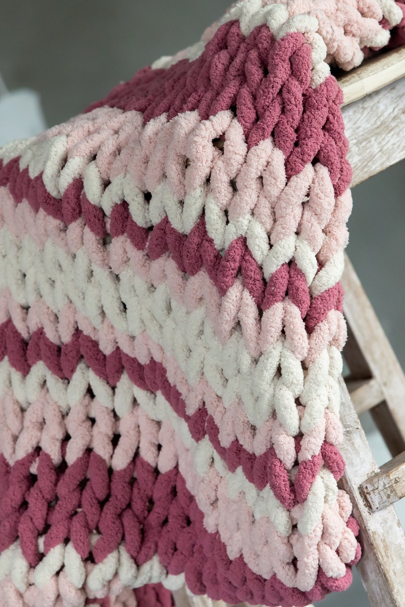 Chunky blanket for cozy bedroom, warm bed layer in boho style, valentine’s gift for couple,Chunky blanket for cozy bedroom,
warm bed layer in boho style
knitted throw customized bedding
wedding present winter surprise