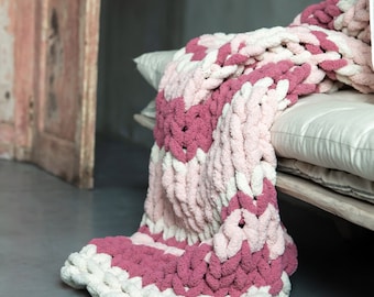 Chunky blanket for cozy bedroom, warm bed layer in boho style, valentine’s gift for couple