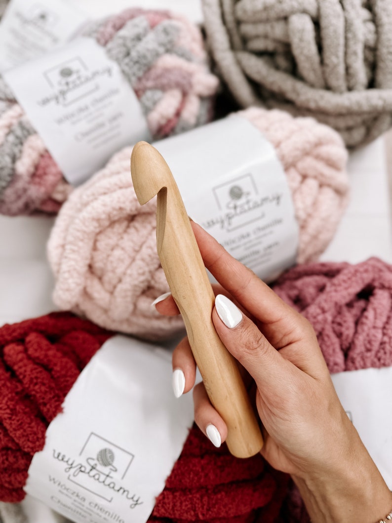 Chenille yarn for arm knitting, fluffy yarn for making blankets, super bulky chenille, gift for knitters, chunky yarn, yarn form armknitting, finger knitting yarn, wool for blanket knitting, hand knitting blanket yarn