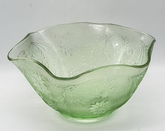 Tiara Sandwich Chantilly Green Glass 10 in Serving Bowl Wavy Rim Vintage