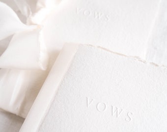 Geloften boekjes, set van 2 | Vow Books | Off-white Handgeschept Papier met Blindpress | Zijden Lint