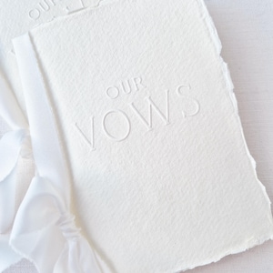 Libretti dei voti, set di 2 | Libri sui voti | Carta fatta a mano bianco sporco con Blindpress | Nastro di seta