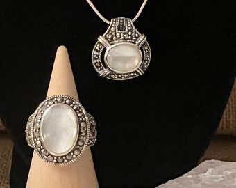 Conjunto de anel e colar vintage Sterling MOP