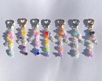LGBTQ+プライドの繊細なビーズキーチェーン - クィアキーチェーンチャーム - ゲイキーチェーン - レインボーキーチェーン - 繊細なプライドジュエリー - クリスタルキーチェーン