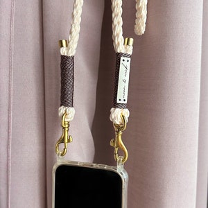 Chaîne pour téléphone portable avec mousqueton doré et étui pour téléphone portable assorti
