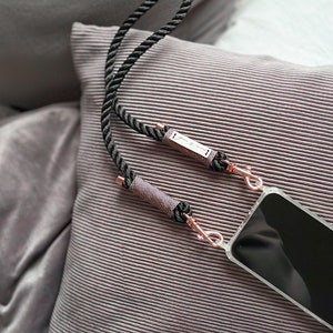 Chaîne pour téléphone portable avec mousqueton en or rose et étui pour téléphone portable assorti