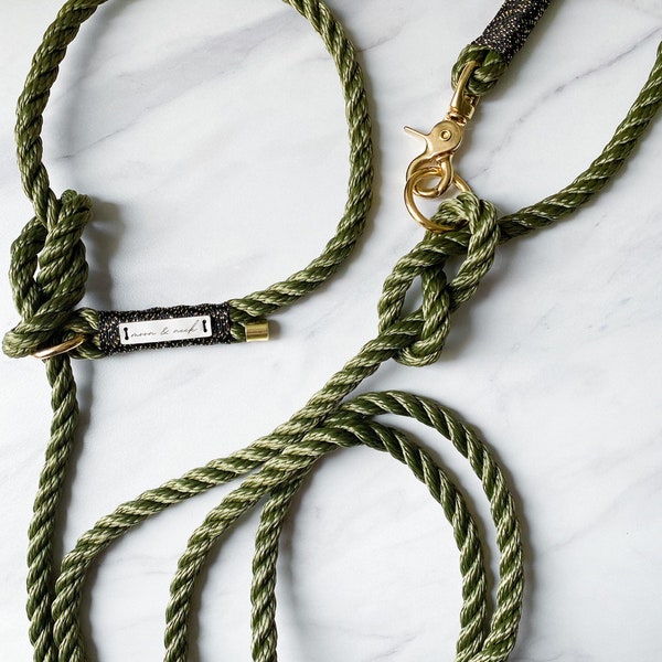 Moxon-riem | Retrieverriem “Evergreen” gemaakt van groen gedraaid touw met zwart/gouden omwikkeling en gouden karabijnhaak - diverse maten
