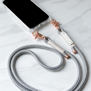 Grijze mobiele telefoonketting met roségouden karabijnhaak en crèmekleurige omslag, verkrijgbaar met telefoonhoesje