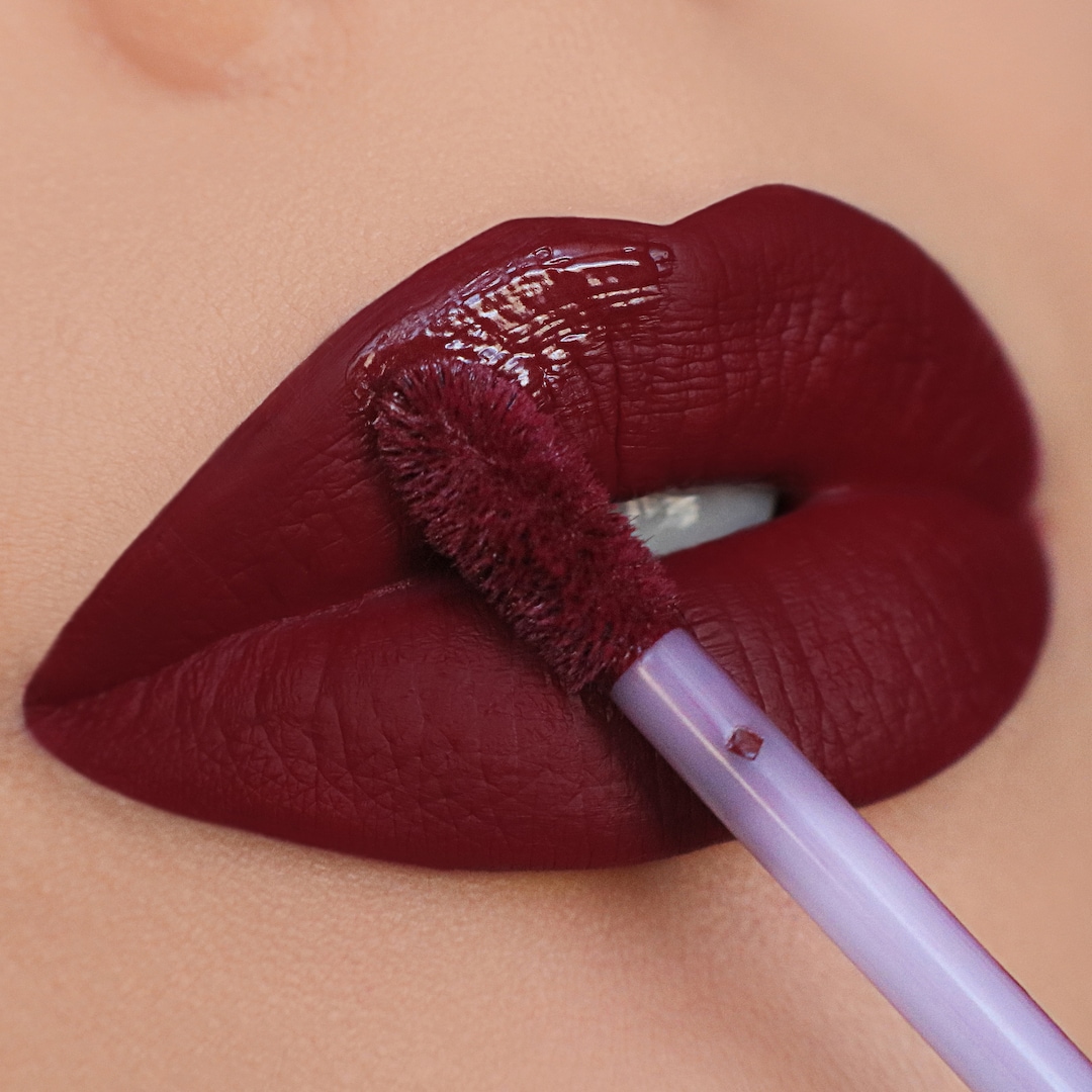 Dark Red vino Lipstick Liquid Matte Vegan Cruelty free Burgundy