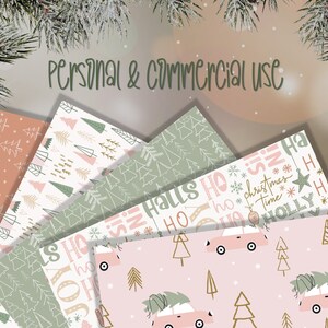 Puede incluir: Una colecci&oacute;n de papeles estampados con tem&aacute;tica navide&ntilde;a en varios dise&ntilde;os. Los papeles presentan patrones repetidos de &aacute;rboles de Navidad, coches con &aacute;rboles y frases festivas en tonos rosa, verde y dorado. El texto "Personal & Commercial Use" es visible.