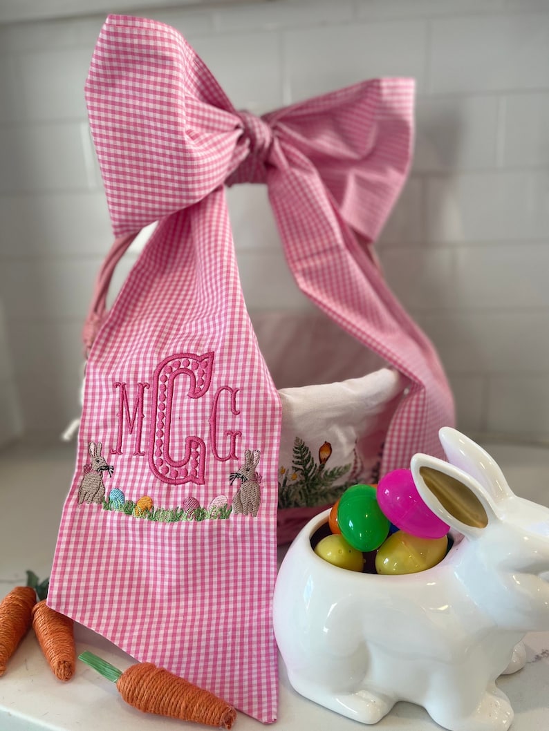 Monogrammerad påskkorgsrosett, personlig påskkorgsskärp, broderad kaninkorgsrosett, monogrammerad seersucker-påskrosett bild 1