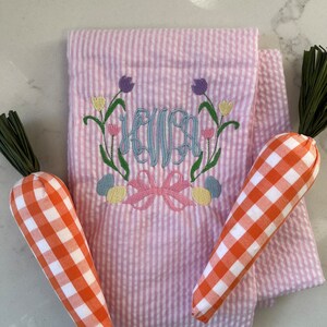 Monogrammerad påskkorgsrosett, personlig påskkorgsskärp, broderad kaninkorgsrosett, monogrammerad seersucker-påskrosett bild 3