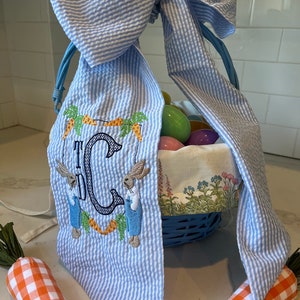 Monogrammerad påskkorgsrosett, personlig påskkorgsskärp, broderad kaninkorgsrosett, monogrammerad seersucker-påskrosett bild 2