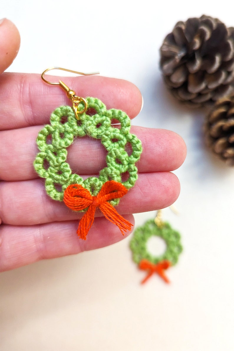 Tatting lace Christmas wreath kitsch festive earrings