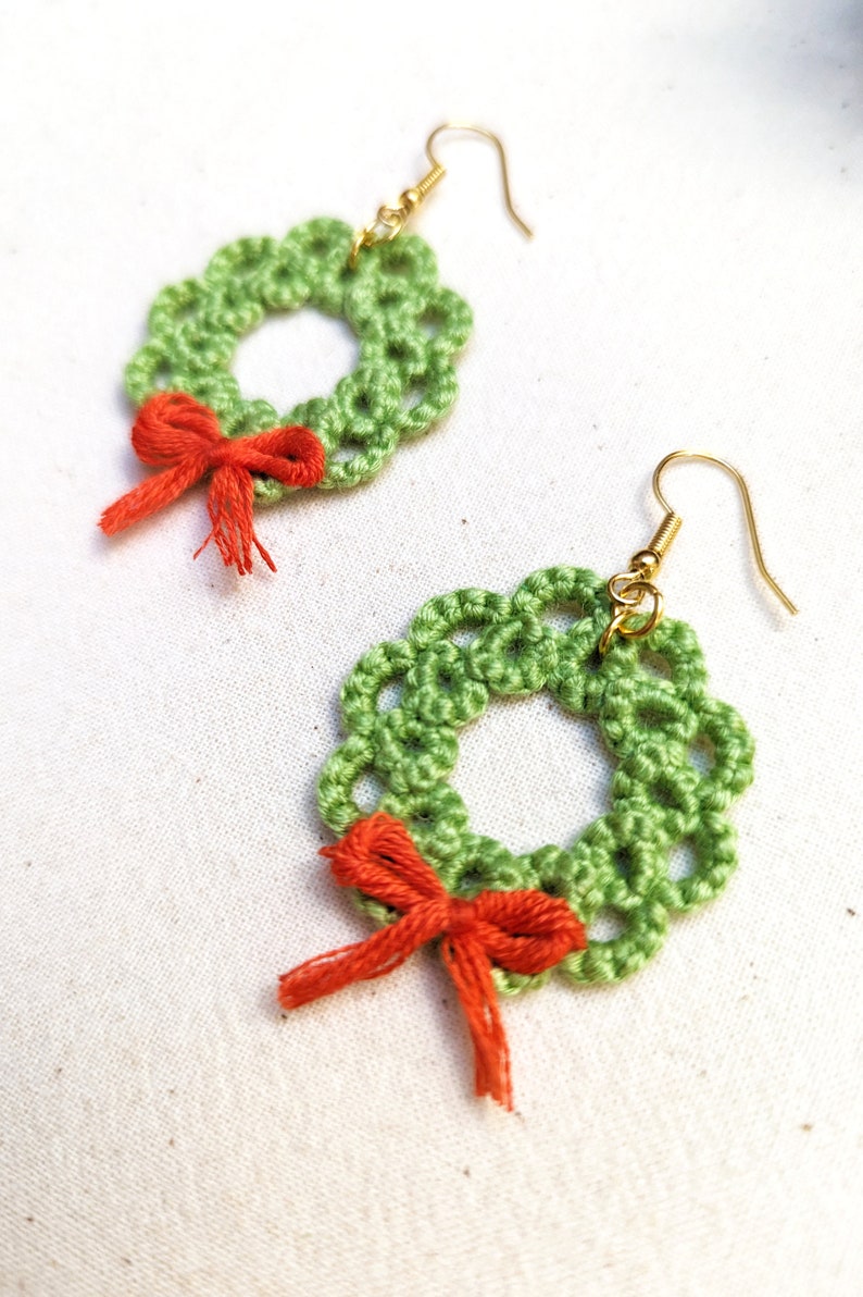 Cute kitsch festive christmas wreath earrings