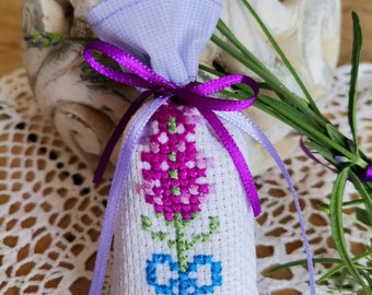 Lavendelsäckchen * Lavender-Bag * mit echtem Lavendel befüllt * bestickt * zum Hinstellen * Dekoration *