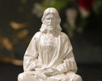 Estatua del Sagrado Corazón de Jesús tallada a mano: Regalo católico de madera blanca perlada