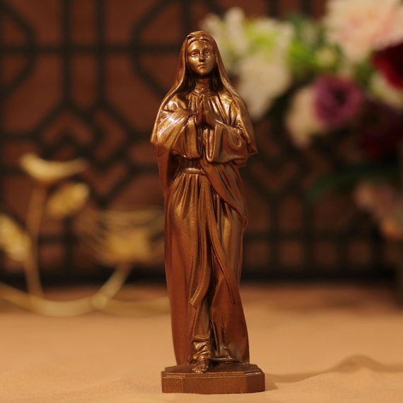 Hand Carved St. Veronica Statue: Antique Style Catholic Altar Decor
