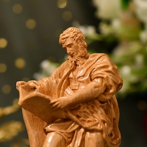 Statue en bois de St Matthieu l'apôtre Figurine de saint Matthieu catholique Décoration d'intérieur chrétienne Cadeau religieux Sculpture de prière en bois sculpté à la main