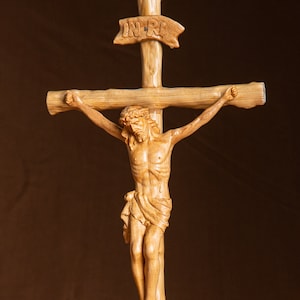 Christ Crucifixion Wood Carving Religious Artwork Cross Wall Hanging Catholic Prayer Wooden Wooden Crucifix Prayer Altar Hanging Ornament