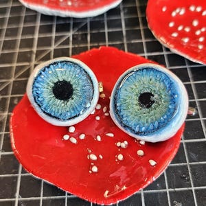 Eyeball Brooch –  Realistic Eye Pin – Handmade Creepy Jewelry – Gothic Accessory – Polymer Clay Eye Badge