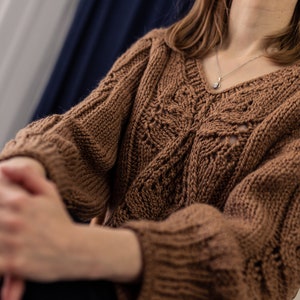 Eleganter brauner doppelseitiger Pullover aus Wolle Alpaka mit einem durchbrochenen Muster Bild 2