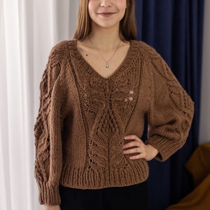 Eleganter brauner doppelseitiger Pullover aus Wolle Alpaka mit einem durchbrochenen Muster Bild 7