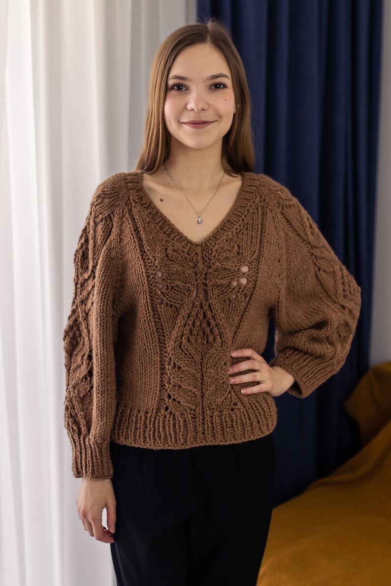 Eleganter brauner doppelseitiger Pullover aus Wolle Alpaka mit einem durchbrochenen Muster Bild 7