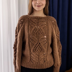 Eleganter brauner doppelseitiger Pullover aus Wolle Alpaka mit einem durchbrochenen Muster Bild 8
