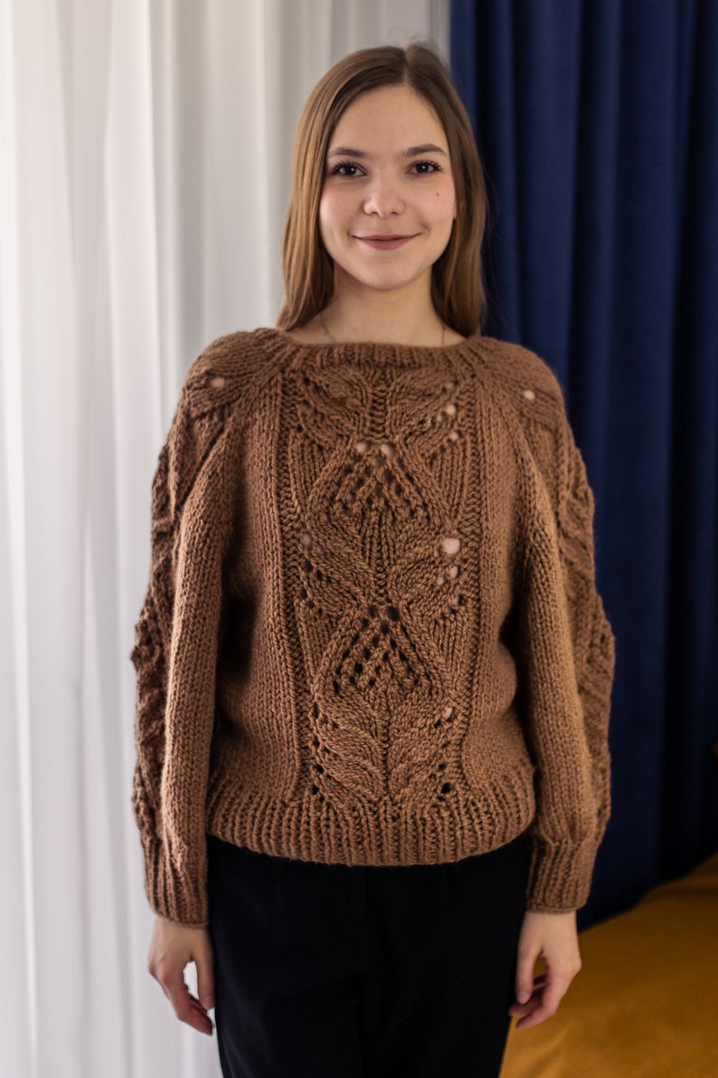 Eleganter brauner doppelseitiger Pullover aus Wolle Alpaka mit einem durchbrochenen Muster Bild 8
