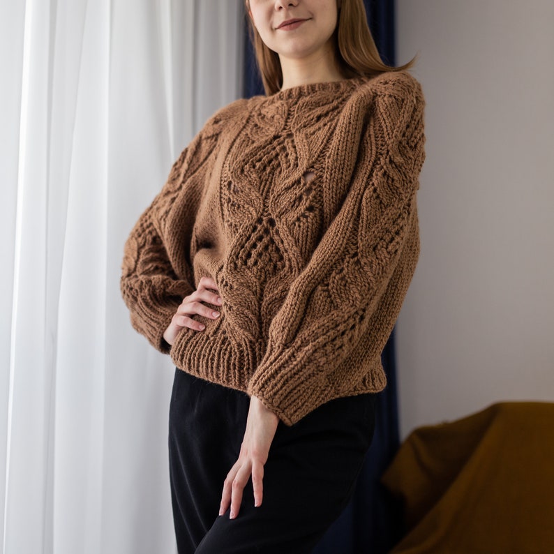 Eleganter brauner doppelseitiger Pullover aus Wolle Alpaka mit einem durchbrochenen Muster Bild 6