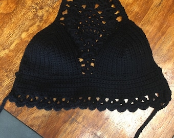 Women’s small black pineapple top.