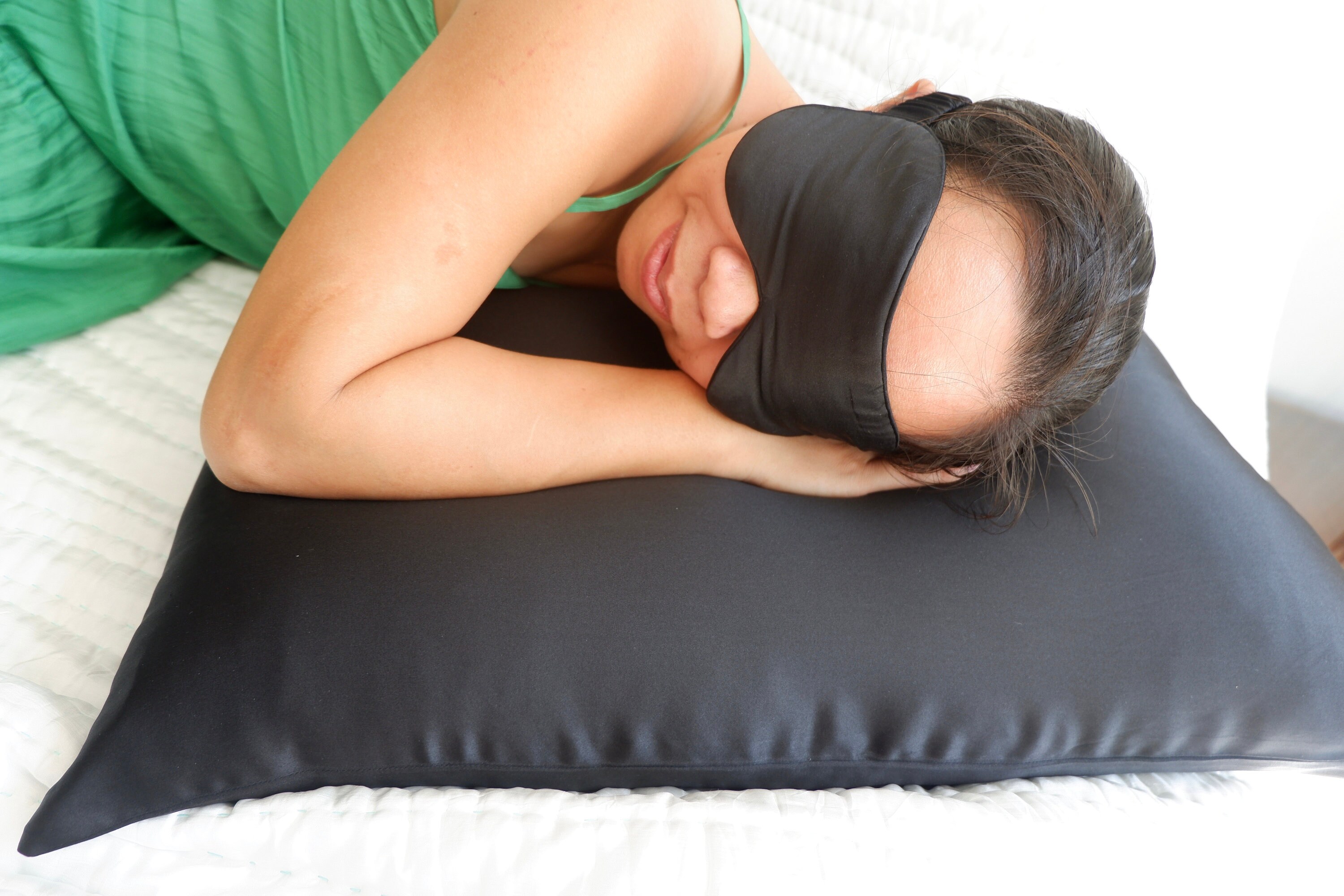 Set Regalo Di Lusso Per Il Sonno: 2 Federe In Raso Di Seta Standard (50x66 Cm) + Maschera Per Dormire + 4 Elastici - Cofanetto 7 Pezzi, Ideale Per Donne - 2