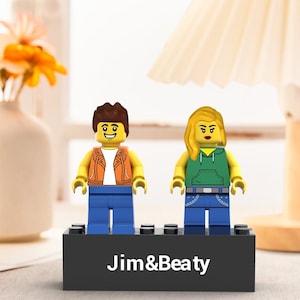 Personalisierte Minifiguren für Paare mit Gravur – Geschenk zum Valentinstag, Jahrestag oder Frauentag