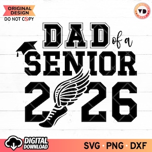Senior Track Dad 2026 PNG SVG: gevleugelde hardloopschoen (digitale download)