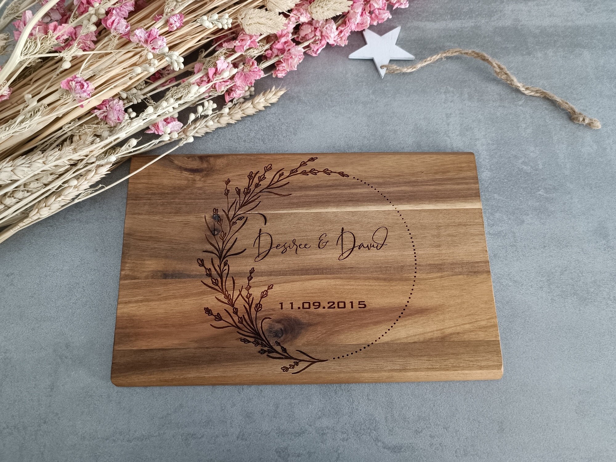 Brettchen mit Namen und Hochzeitsdatum / Frühstücksbrettchen / Etsy.de