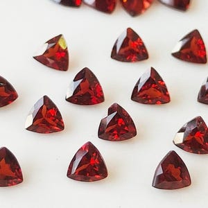 Wholesale Lot Of 50-100 Pcs Natural Red Garnet Trillion Cut Faceted 3mm, 4mm, 5mm, 6mm, 7mm, 8mm, 10mm - Loose Garnet Trillion AAA Quality