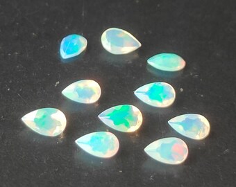 3 x 5 mm opal etiopski szlif gruszkowy, naturalny wielowarstwowy opal etiopski, 3 x 5 mm o szlifie gruszkowym, fasetowany, prawdziwy, luzem opal, jakość AAA. „Partia 1–50 szt.”