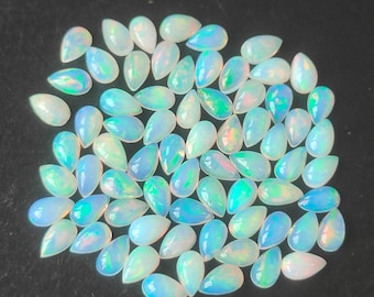Hurtowa partia 50-100 szt. Naturalnego wieloogniskowego etiopskiego opalu w kształcie gruszki, kaboszon 3 x 4 mm, 3 x 5 mm, 4 x 5 mm, 4 x 6 mm, 8 x 12 mm - Luźny opal w kształcie gruszki, jakość AAA