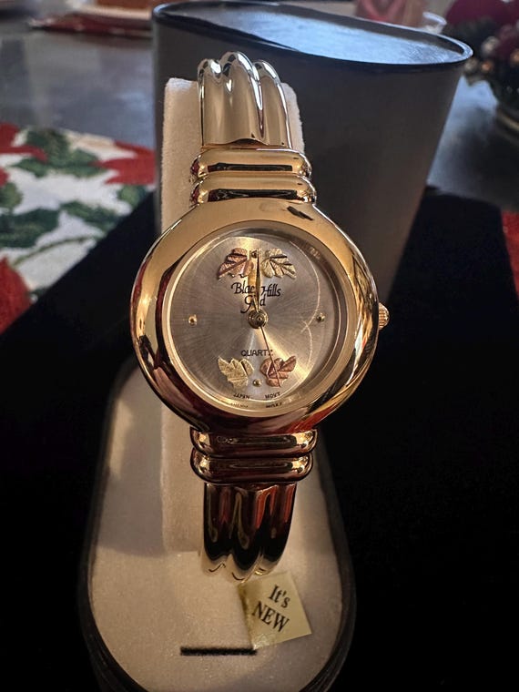 Black hills gold Vintage watch with 12kt gold leaves Vintage 12k Black Hills Gold Leaves Womens Watch. Leather  main image 3