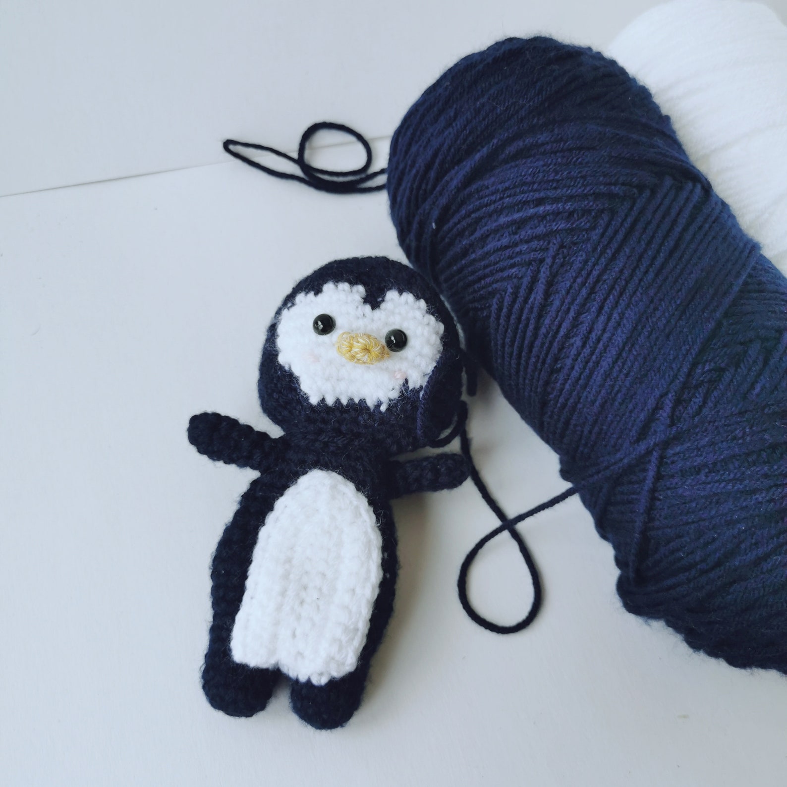 Pinguino Positivo All'Uncinetto - Peluche Motivazionale Con Messaggio Incoraggiante - Foto 9