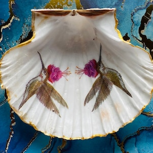 Shell jewelry bowl with two hummingbirds - large scallop shell