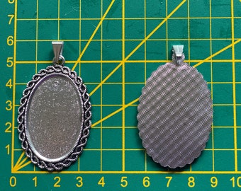 Pendant setting antique silver oval 6 x 3.5 cm, photo area 3.5cmx2.3 cm