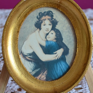 Small oval gilded frame, Victorian paper portrait, French painter Élisabeth Vigée with daughter Jeanne, rare, gift