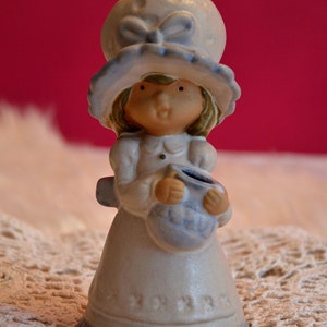 Ceramic figure from the Hans Schirmer workshops, Cologne, flower girl made of achatite, rare