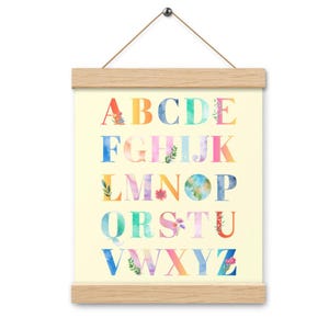 Póster ABC personalizado para la habitación de los niños. Póster de aprendizaje del alfabeto con tira de madera.