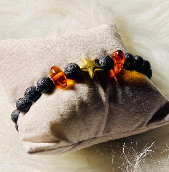 金の星と琥珀をあしらった黒い溶岩石のブレスレット - Etsy 日本