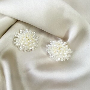 FLOR DE PERLA - Pendientes modernos/Pendientes llamativos/Pendientes llamativos, Pendientes contemporáneos/Regalo para ella/Alta calidad/Artísticos, Joyería, Accesorios